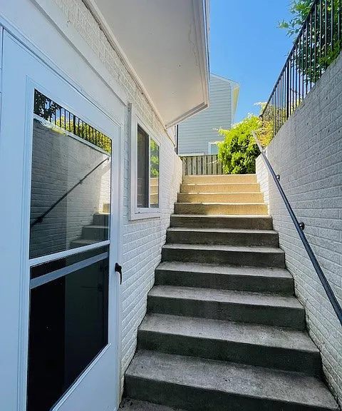 Knoll St NW — Photo 25