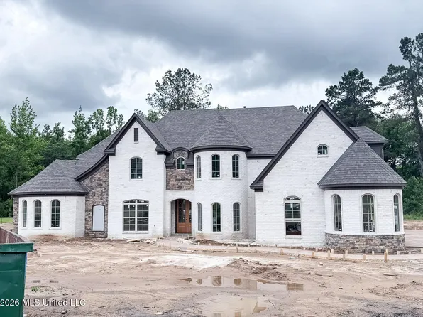 451 Poplar Ln, Holly Springs, MS 38635