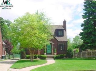 1360 Kensington Ave, Grosse Pointe, MI 48230