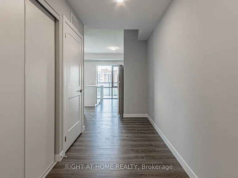 15 Queen St S #1014 — Photo 6