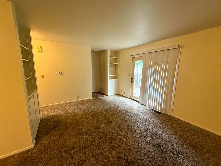 601 E Washington St #8 — Photo 6