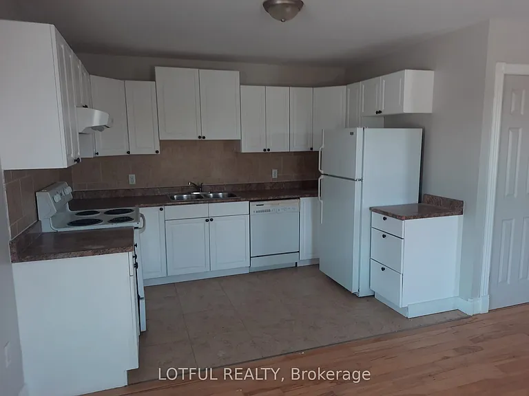 2084 Dundas St #3 — Photo 5