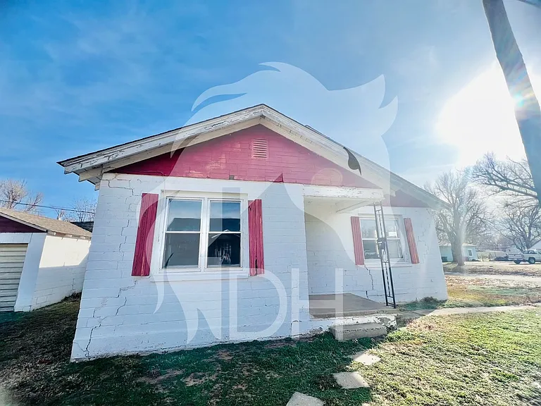 2302 E Elm Ave — Photo 1