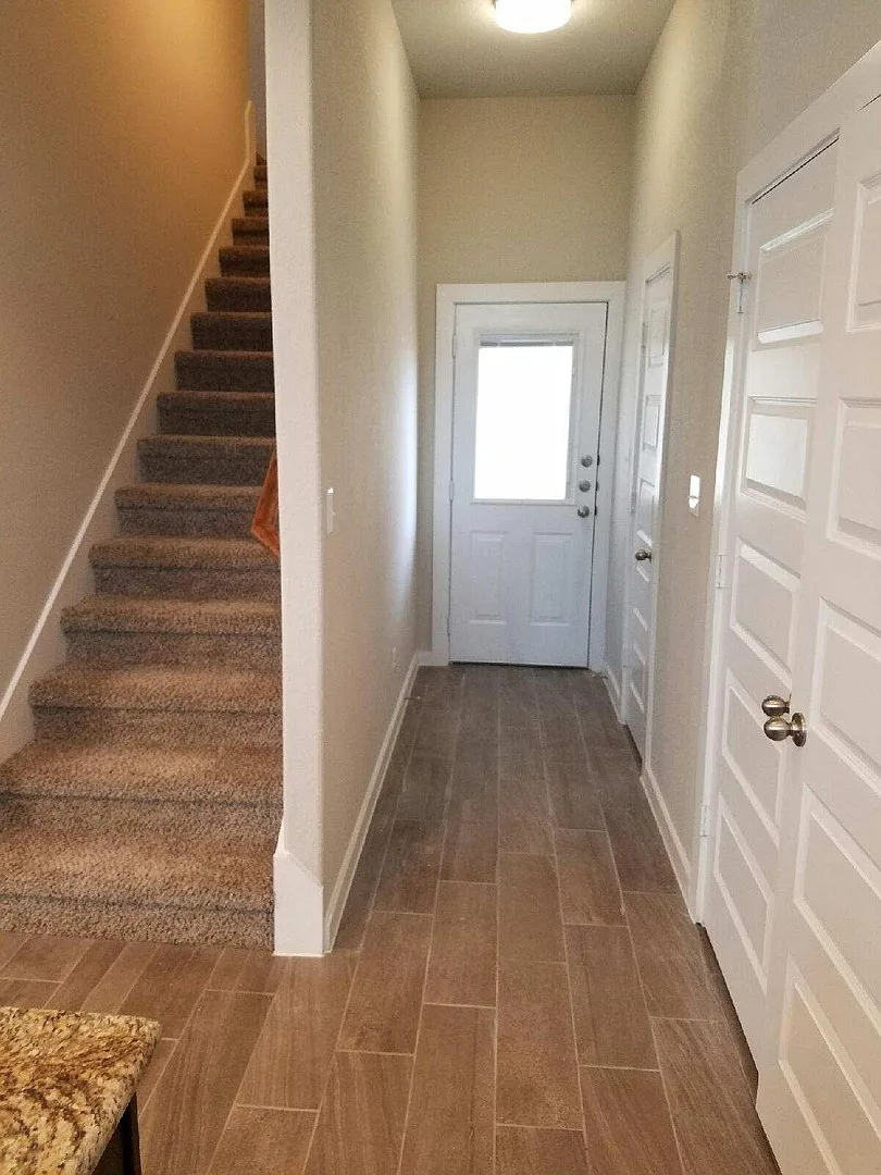 Available Now! Beautiful 3 Bedroom Luxury Townhome, Kyle, Texas! — Photo 4