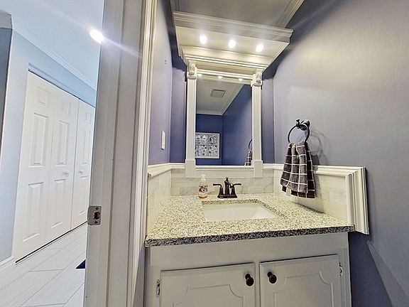 5th image of 20 Highwood Dr #20
