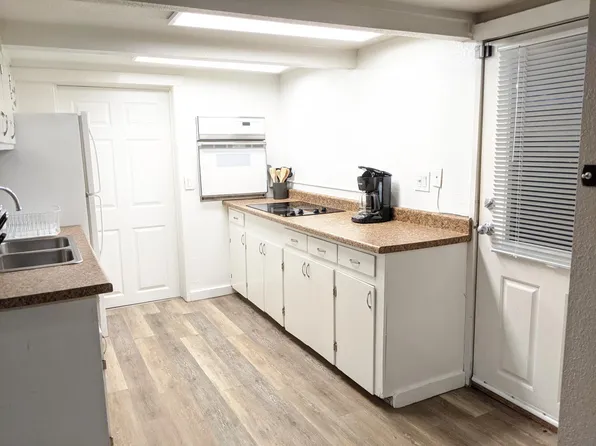 7603 E 6th Ave #B, Anchorage, AK 99504