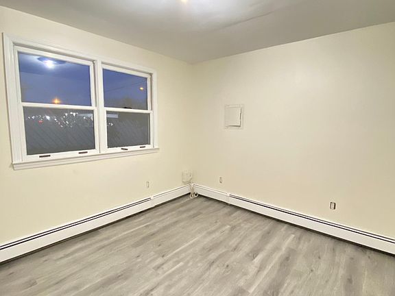 4th image of 821 Main St APT 1