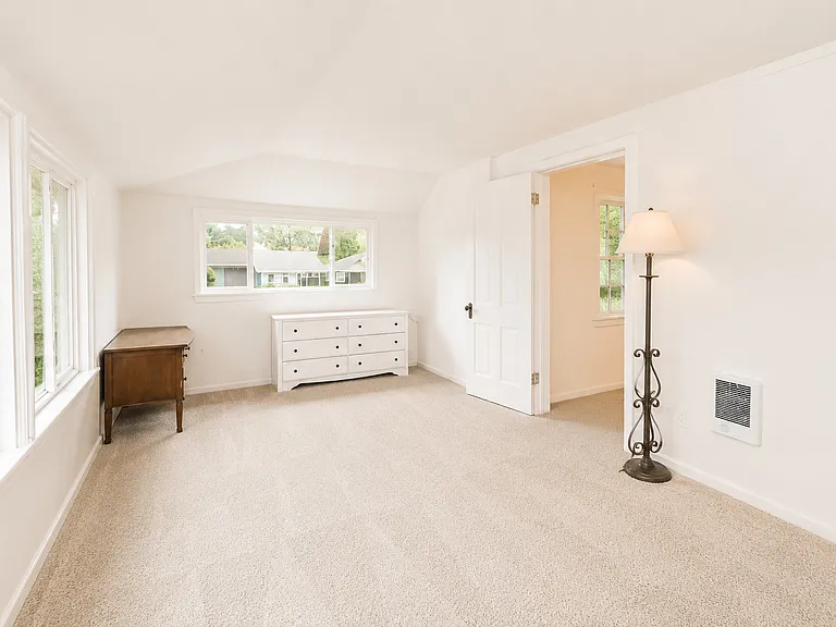 26403 Park Ave — Photo 25