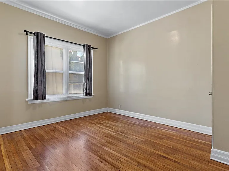 4854 1/4 Mascot St — Photo 14