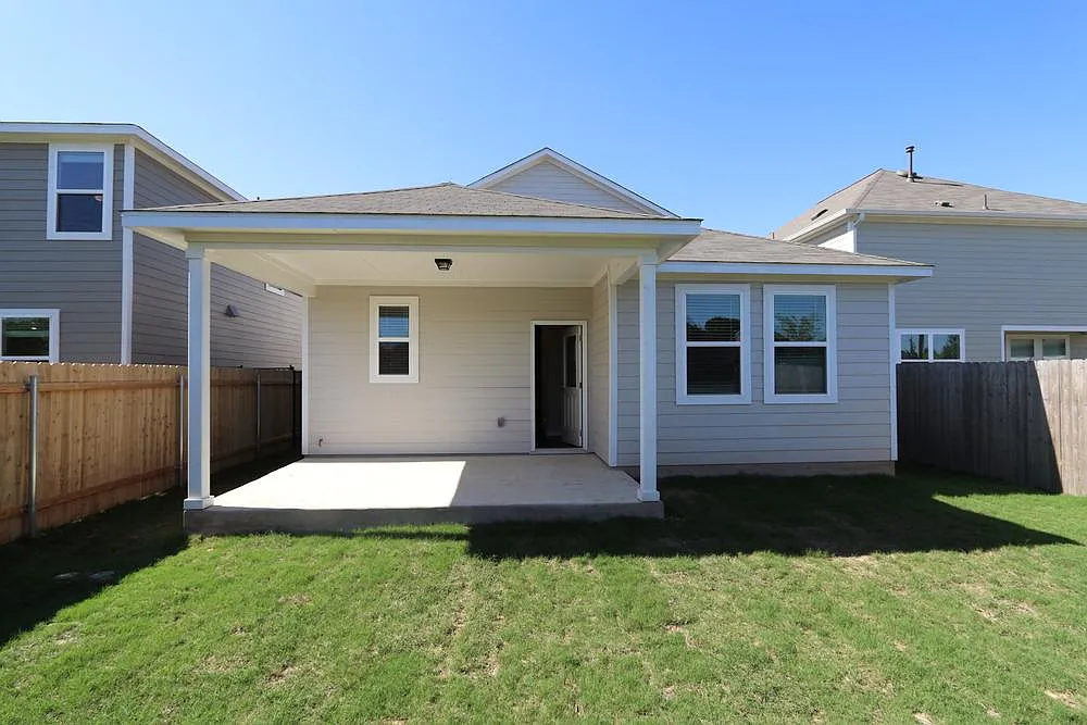 4 bed, 2.5 bath, 2371 sqft, $2,700 — Photo 2