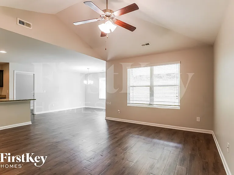 4631 Woodford Cir — Photo 3