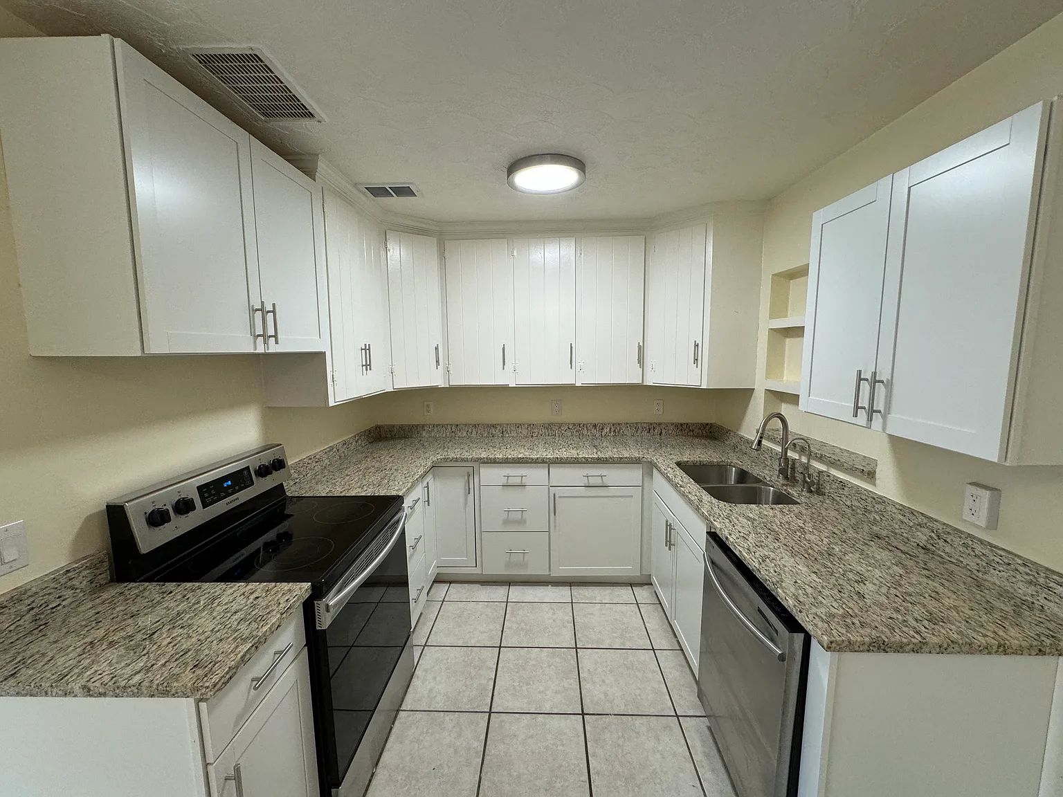 101 42nd St W — Photo 3