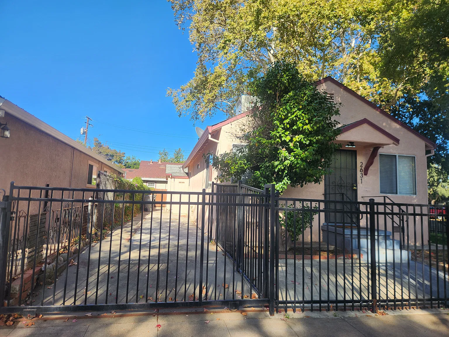 2 bed, 760 sqft, $2,300 — Photo 2