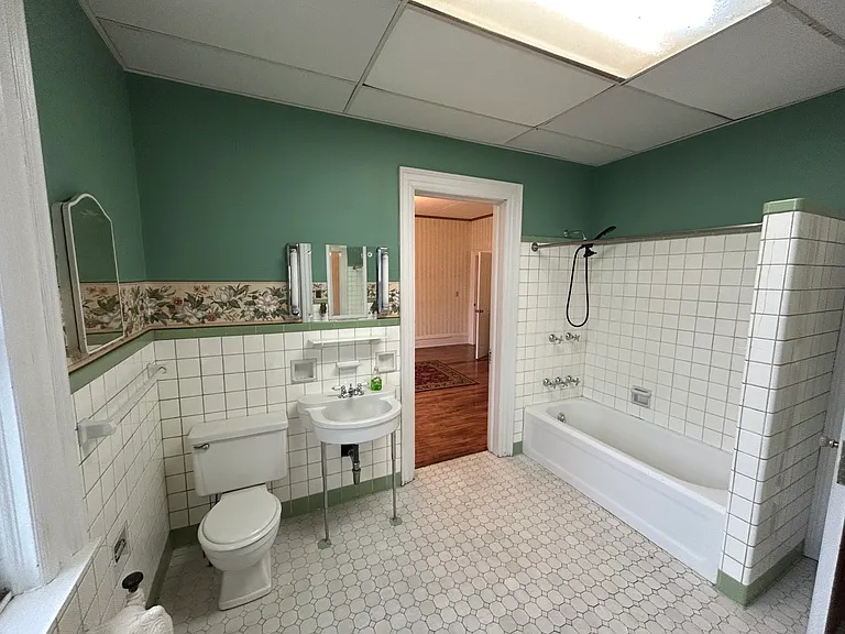 551 W 8th St #2 — Photo 9