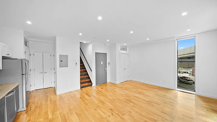 Rented by Nooklyn NYC LLC | media 4