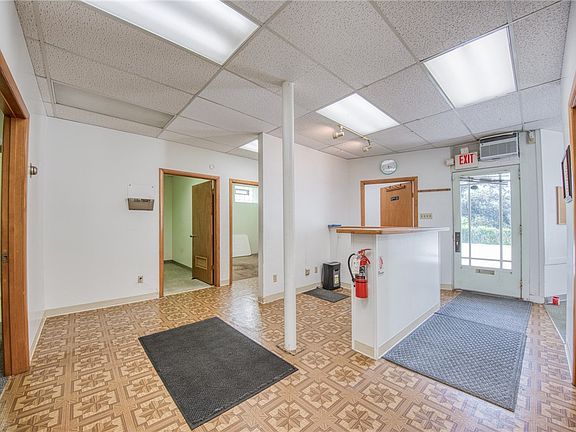 3rd image of 4614 Verona Rd