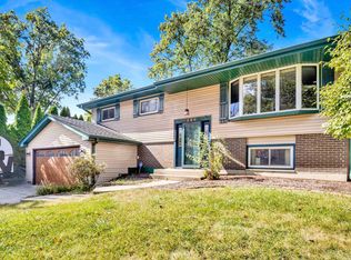 2S224 Valley Rd, Lombard, IL 60148