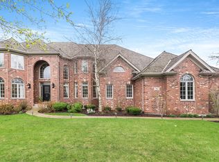 762 Waters Edge Dr, South Elgin, IL 60177