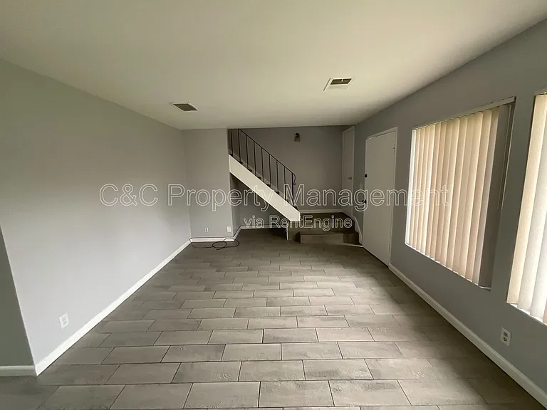 292 Grecia Ct — Photo 11