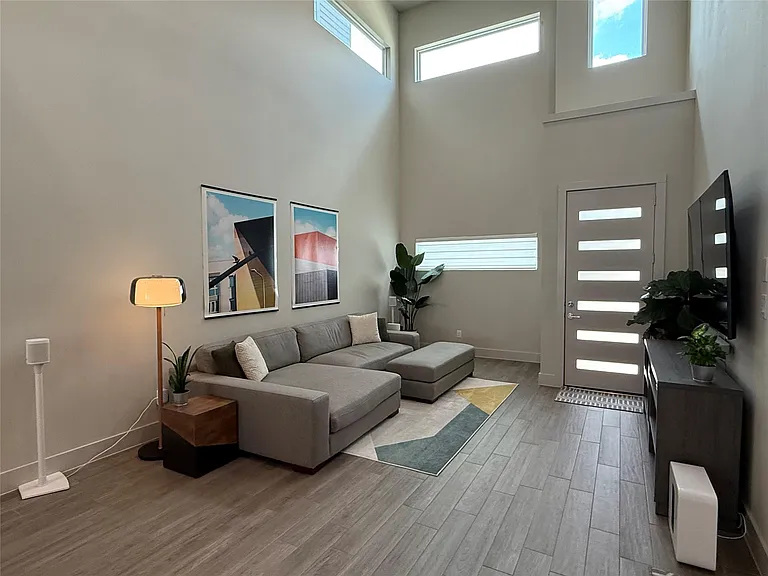 6820 Rocinante Ln — Photo 2