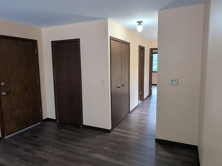 242 W Slade St — Photo 15