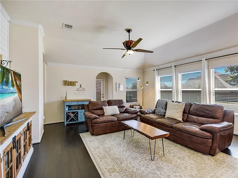 701 Cardenas Ln — Photo 6