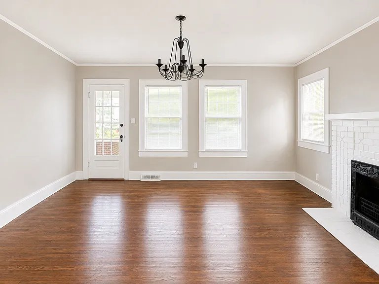 513 Alamance Rd — Photo 2