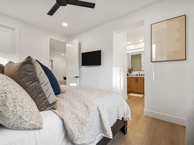 80176 Riviera — Photo 34