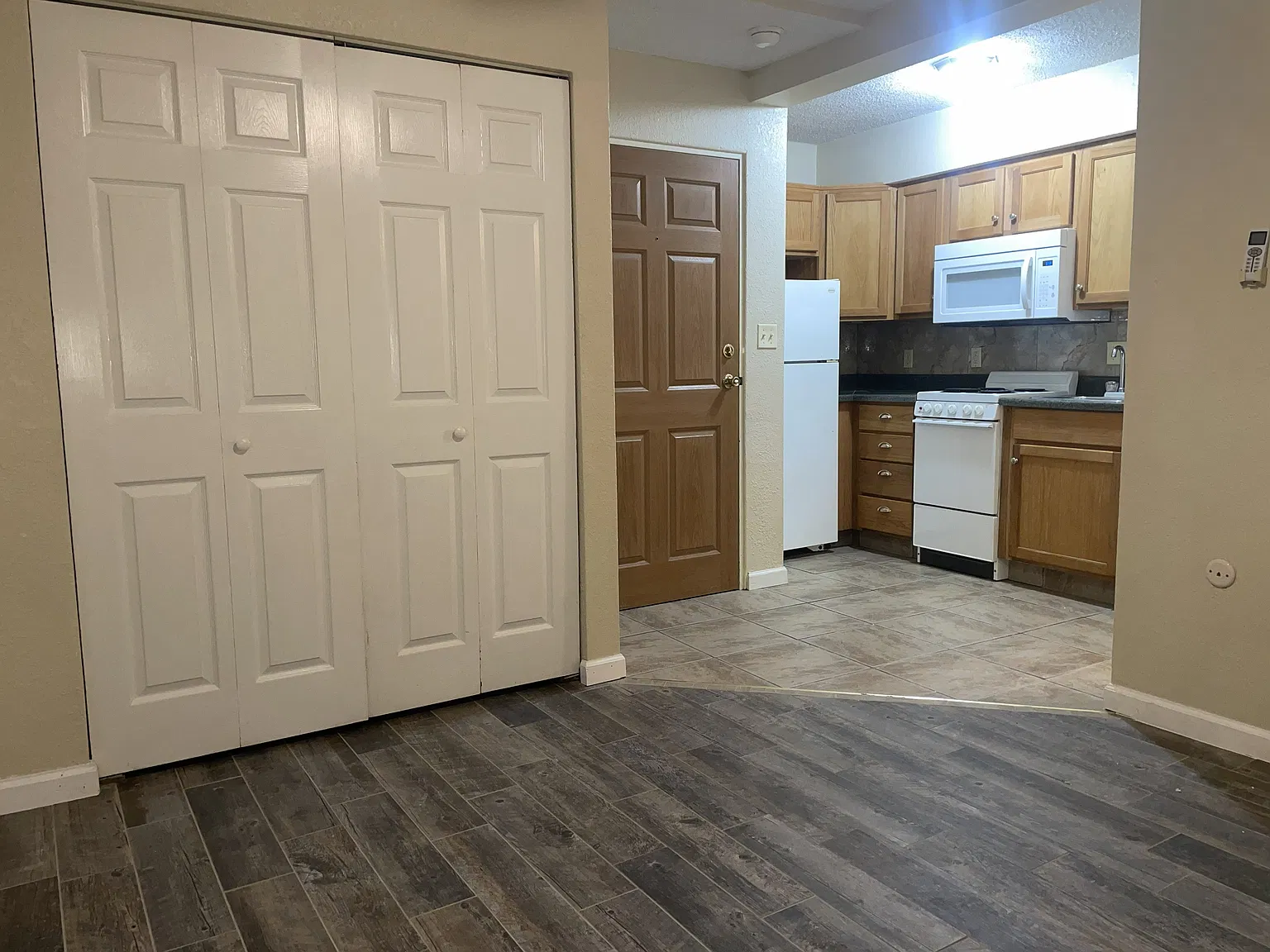 Studio, 300 sqft, $600 — Photo 4
