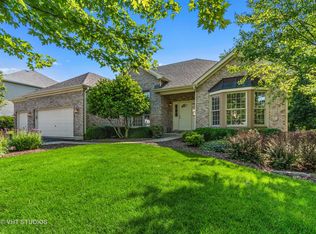 3520 Thunderbird Ln, Crystal Lake, IL 60012