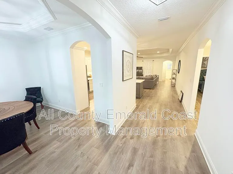 481 Kelly St — Photo 8