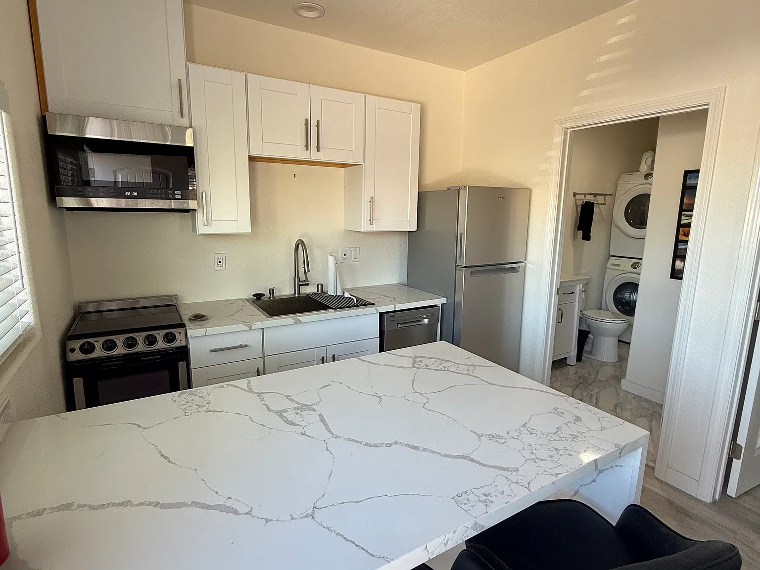 1 bed, 400 sqft, $2,300 — Photo 1
