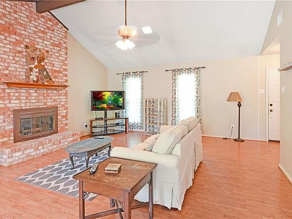 5th image of 211 Westhill Dr