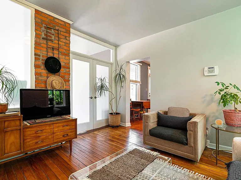 329 Jackson St — Photo 8