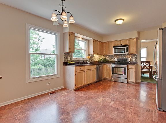 4th image of 889 Belle Isle Ln