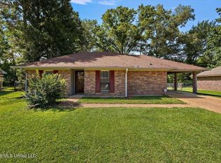 617 Randall Cir, Pearl, MS 39208