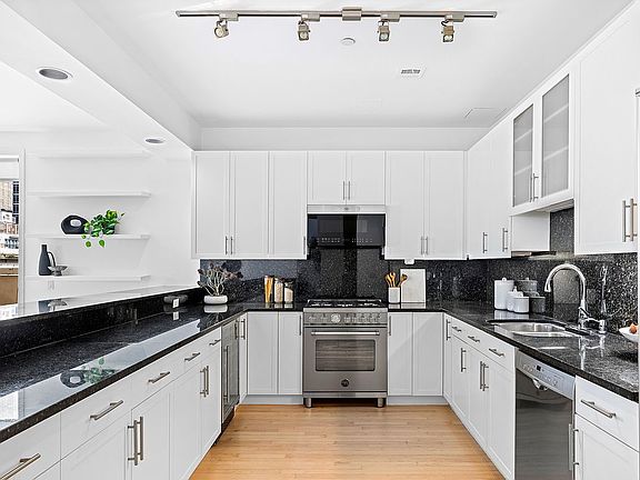 3rd image of 38 Warren St APT 6C