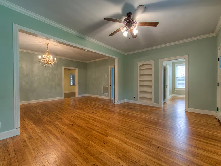 720 Sparks Ave — Photo 5