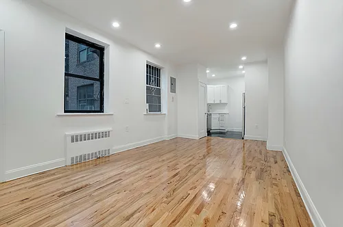 185 E 3rd St #4G Photo 1