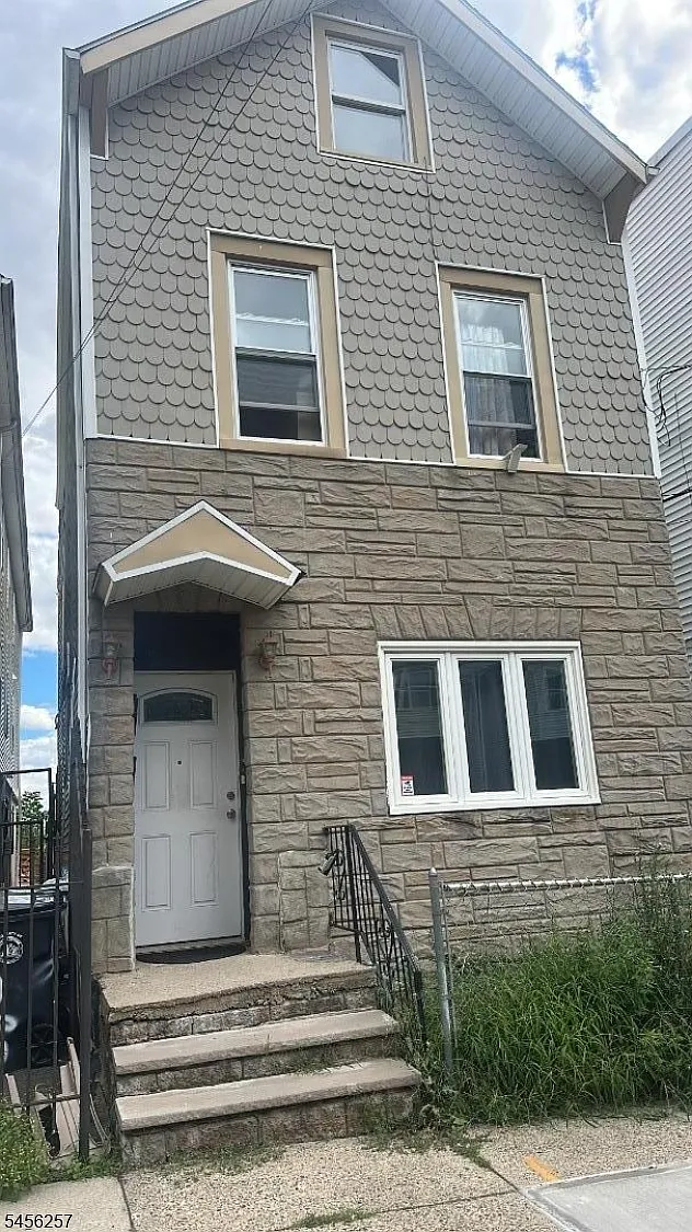 2 bed, 1.0 bath, $2,250 — Photo 1