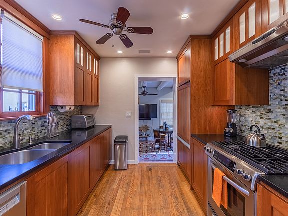 4th image of 207 E Buena Vista St