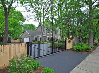 202 E Old Elm Rd, Lake Forest, IL 60045