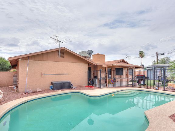4th image of 1457 N Pueblo Dr