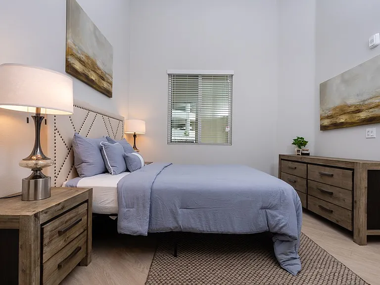 Downtown Ontario Luxury Apartments — Photo 49