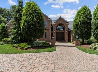 7 Pine Tree Ln, Lincoln, RI 02865