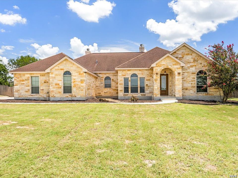 1st image of 160 ABREGO LAKE DR
