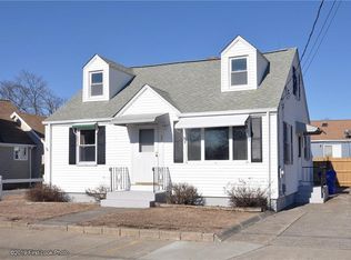 36 Gloria St, Pawtucket, RI 02861