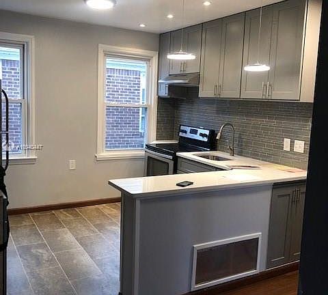3rd image of 65-27 Dieterle Cres #2