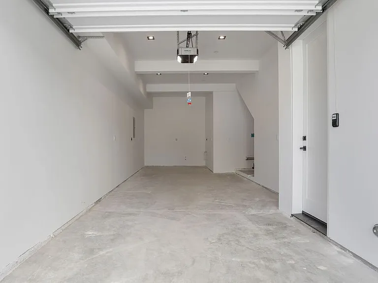 10842 Peach Grove St #2 — Photo 38