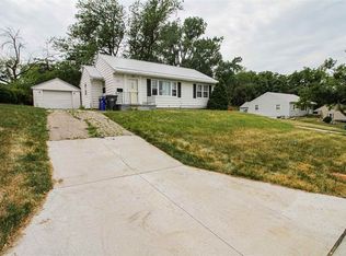 2186 Chandler St SW, Cedar Rapids, IA 52404